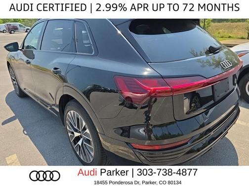 Mythos Black Metallic 2024 Audi Q8 e-tron Prestige