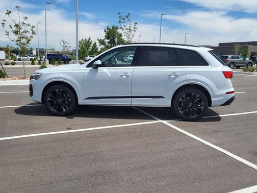 2025 Audi Q7 55 Premium Plus