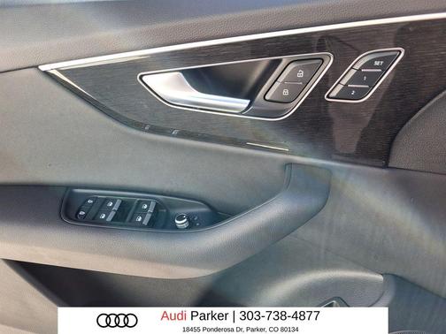 Mythos Black Metallic 2025 Audi Q7 55 Premium