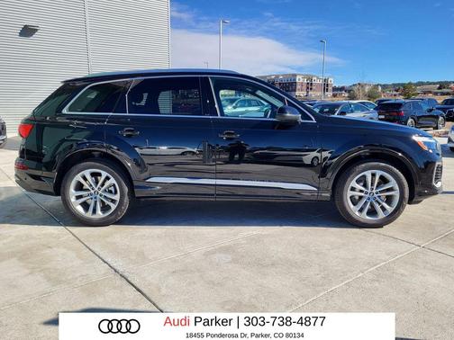 Mythos Black Metallic 2025 Audi Q7 55 Premium