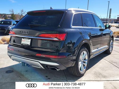 Mythos Black Metallic 2025 Audi Q7 55 Premium