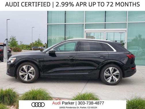 Mythos Black Metallic 2024 Audi Q8 e-tron Premium Plus