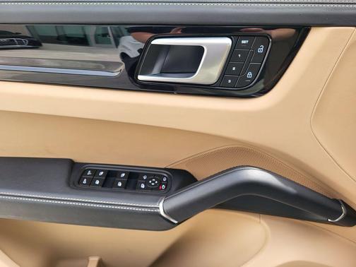 2022 Porsche Cayenne Platinum Edition