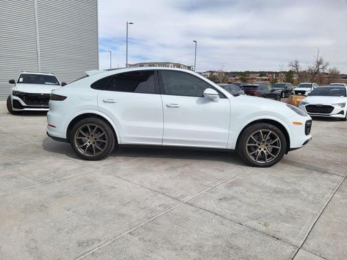 2022 Porsche Cayenne Platinum Edition