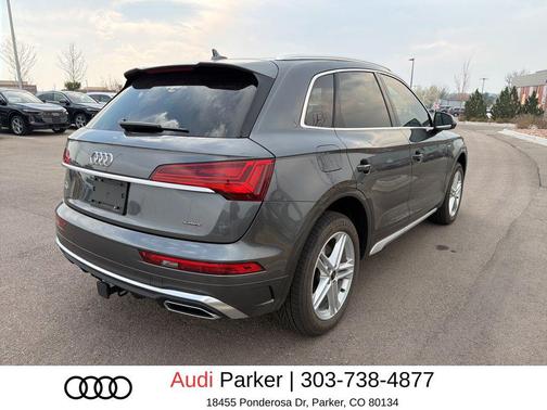 Daytona Gray Pearl Effect 2024 Audi Q5 e 55 S line Premium Plus