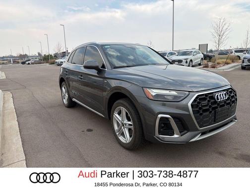 Daytona Gray Pearl Effect 2024 Audi Q5 e 55 S line Premium Plus