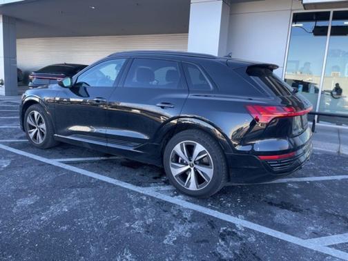 2024 Audi Q8 e-tron Premium