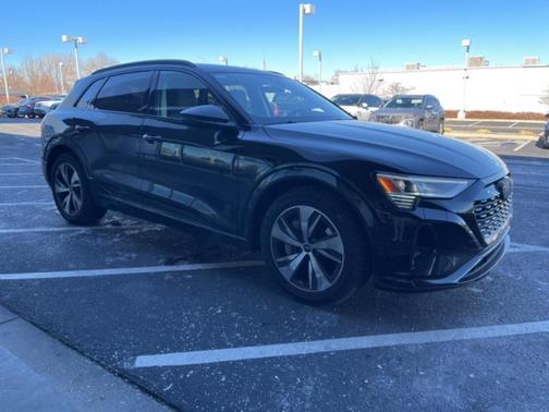 2024 Audi Q8 e-tron Premium