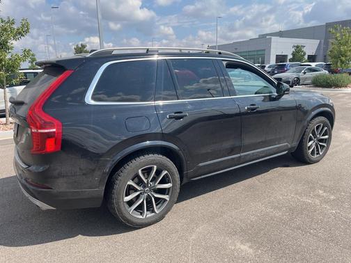 2018 Volvo XC90 T6 Momentum