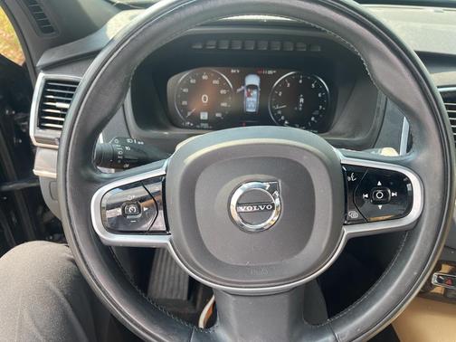 2018 Volvo XC90 T6 Momentum