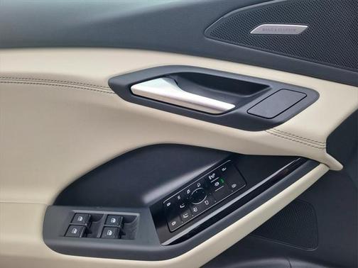 2025 Audi Q6 e-tron Prestige quattro