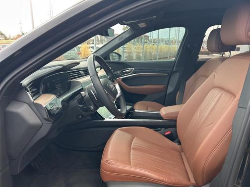 2024 Audi Q8 e-tron Premium Plus