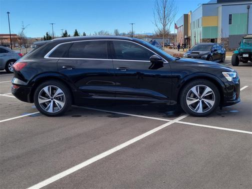 2024 Audi Q8 e-tron Premium Plus