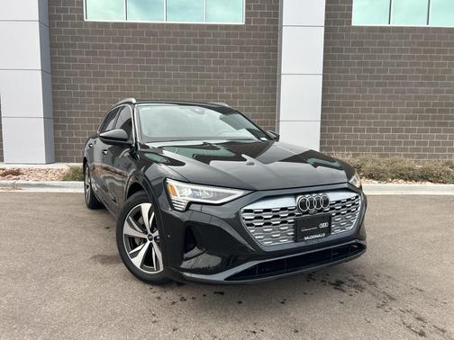 2024 Audi Q8 e-tron Premium Plus