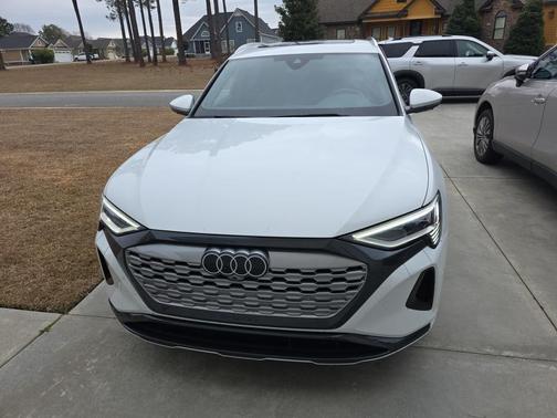 2024 Audi Q8 e-tron Premium Plus