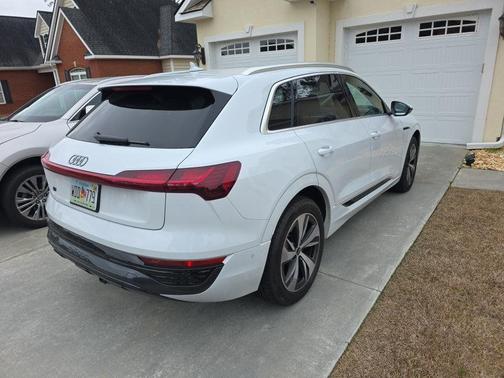 2024 Audi Q8 e-tron Premium Plus