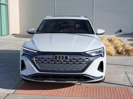 Glacier White Metallic 2024 Audi Q8 e-tron Premium Plus