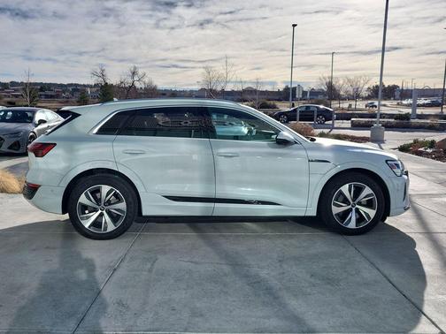 Glacier White Metallic 2024 Audi Q8 e-tron Premium Plus