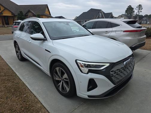 2024 Audi Q8 e-tron Premium Plus