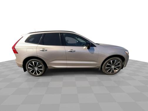 2023 Volvo XC60 Recharge Plug-In Hybrid T8 Ultimate Dark Theme
