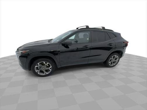 Mosaic Black Metallic 2024 Chevrolet Trax FWD 4dr LT