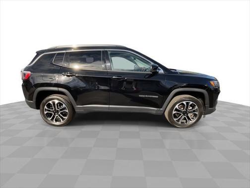 Diamond Black Crystal Pearlcoat 2022 Jeep Compass Limited 4x4