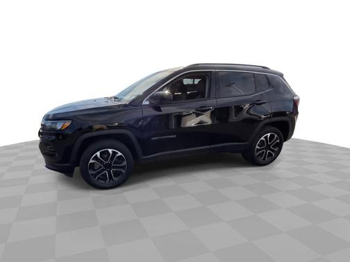 Diamond Black Crystal Pearlcoat 2022 Jeep Compass Limited 4x4
