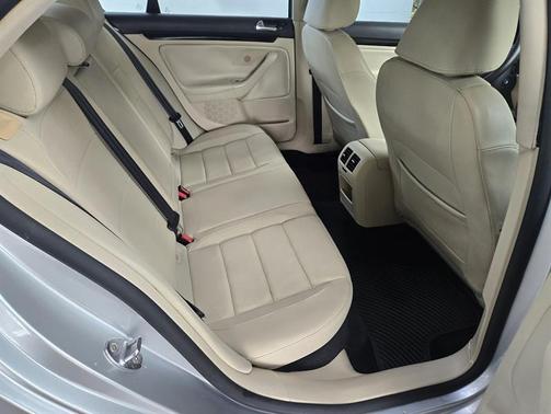 2010 Volkswagen Jetta Wolfsburg Edition