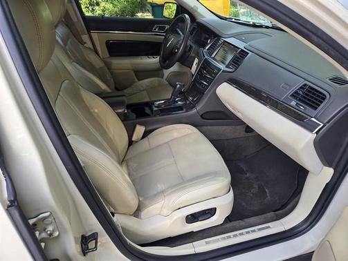 2014 Lincoln MKS Base