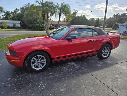 2005 Ford Mustang Deluxe