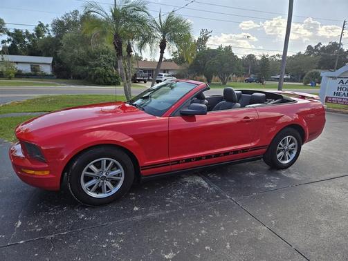 2005 Ford Mustang Deluxe
