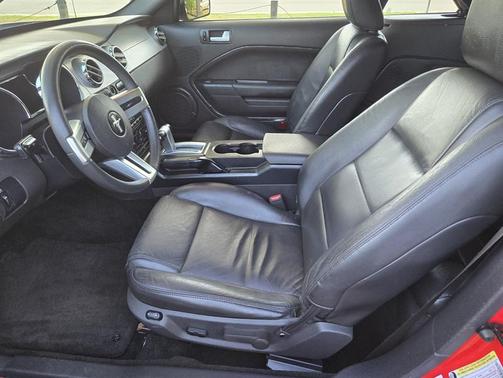 2005 Ford Mustang Deluxe