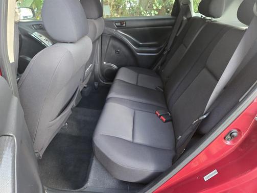 2004 Pontiac Vibe Base