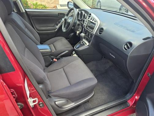 2004 Pontiac Vibe Base