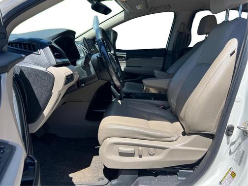 White Diamond Pearl 2019 Honda Odyssey EX-L