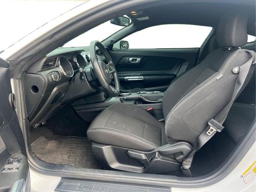 2016 Ford Mustang V6