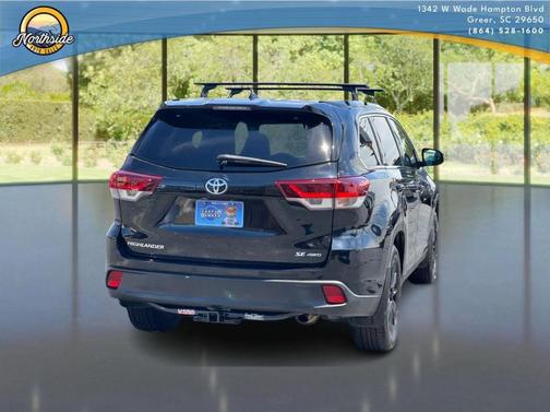 Midnight Black Metallic 2019 Toyota Highlander XLE