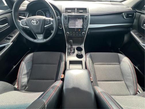 Midnight Black Metallic 2017 Toyota Camry SE