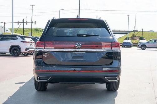 deep black pearl 2026 Volkswagen Atlas 2.0T SE
