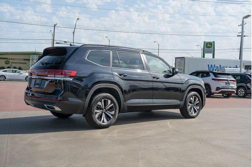 deep black pearl 2026 Volkswagen Atlas 2.0T SE