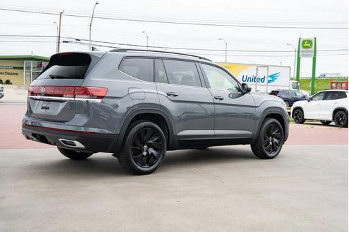 pure gray 2026 Volkswagen Atlas 2.0T SE w/Technology