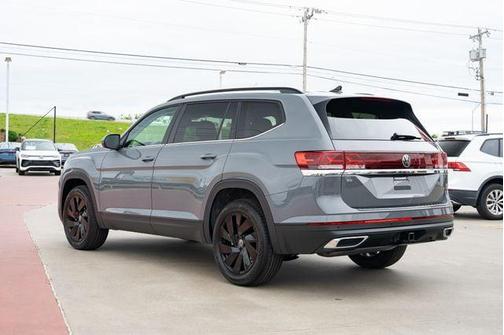 pure gray 2026 Volkswagen Atlas 2.0T SE w/Technology