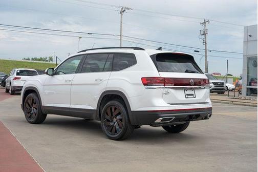 opal white pearl 2026 Volkswagen Atlas 2.0T SE w/Technology