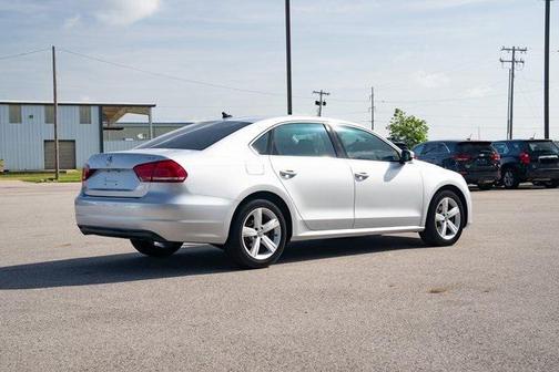 2013 Volkswagen Passat 2.0 TDI SE w/ Sunroof