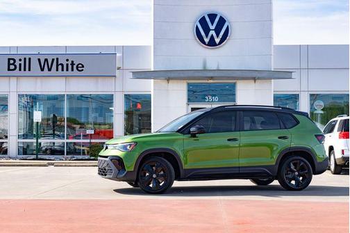 2026 Volkswagen Taos SE Black