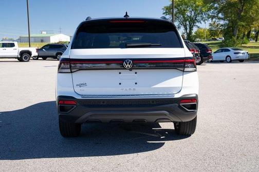 2025 Volkswagen Taos 1.5T SE Black