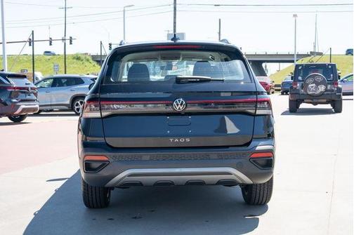 Deep Black Pearl 2026 Volkswagen Taos S