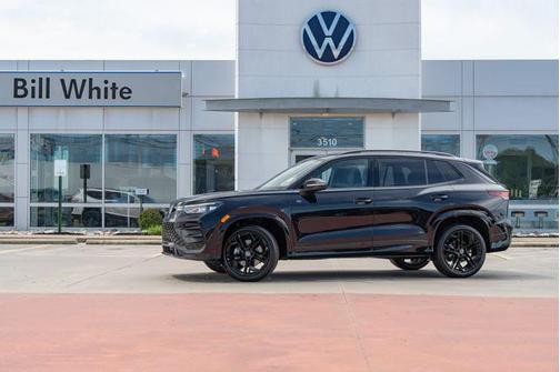 deep black pearl 2026 Volkswagen Tiguan 2.0T SE R-Line Black 4MOTION