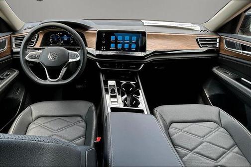 Deep Black Pearl 2026 Volkswagen Atlas 2.0T SE w/Technology 4MOTION