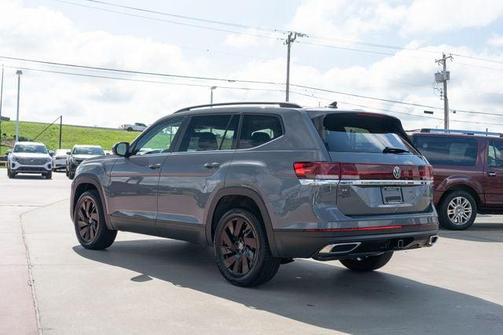 pure gray 2026 Volkswagen Atlas 2.0T SE w/Technology